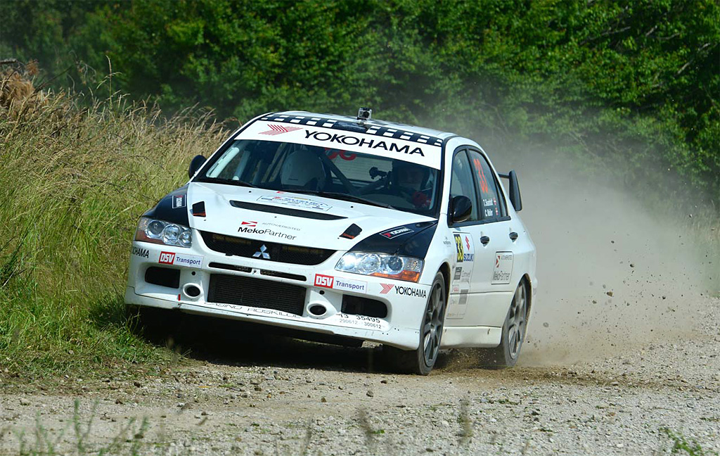 Tim Svanholt og Carina Møller har blikket rettet mod forbedringer, som kan give mere fart i bilen og flere point til opgøret om medaljer og laurbær i rally
